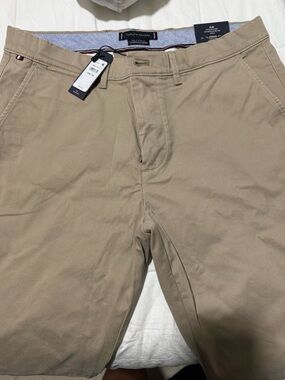 NWT Tommy Hilfiger Men's Khaki/Tan Classic Chino Pants